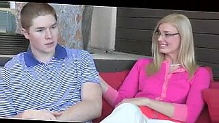 alura jenson teaches her son how to exercise