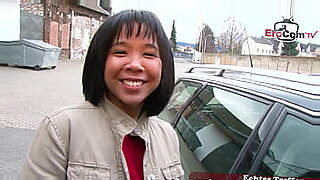 frau nackt auf balkon