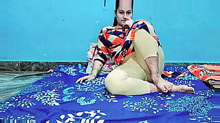 indian aunty boob pressed video